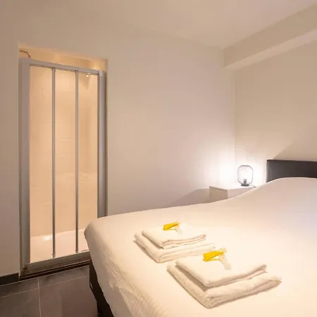 Beautiful Duplex For 6 On A Top-notch Location With Free Parking شقة