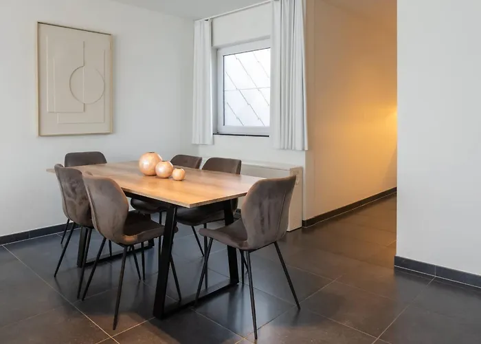 公寓 Beautiful Duplex For 6 On A Top-notch Location With Free Parking *