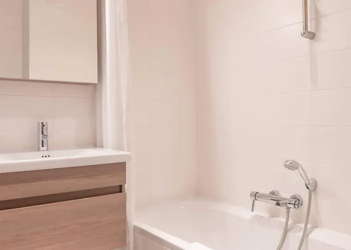 公寓 Beautiful Duplex For 6 On A Top-notch Location With Free Parking *