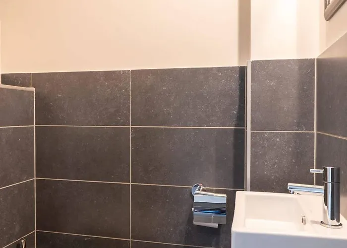 Beautiful Duplex For 6 On A Top-notch Location With Free Parking *